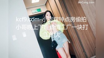 邻居少妇空虚寂寞，竟然找来两个CD人妖操自己 可真骚，光滑滑的美腿 被人妖草逼穴 淫荡地叫声不怕别人听见！