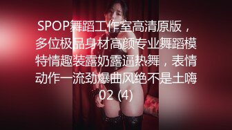 发骚小仙女奶子比心撅着屁股给狼友看，淫水多多特写展示