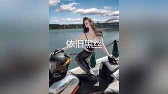 颜值区极品美女下播前给大家小秀一波，镜头拿到下面没穿内裤，掰开极品粉穴特写，掏出白嫩美乳揉捏真粉嫩