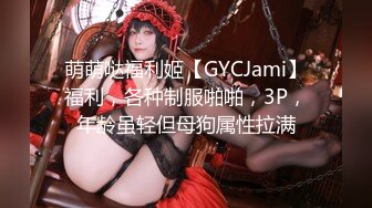 我开着拖拉机两小伙搞骚熟女，吸奶扣穴小伙齐上场，正入抽插抬腿后入猛操，干的太猛差点翻下床